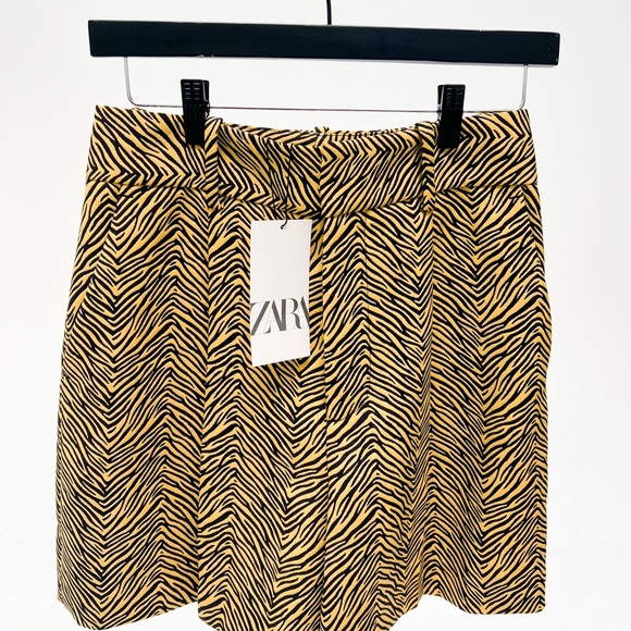 🦓 Animal Print Blazer & Shorts 🦓 - Picture 5 of 8